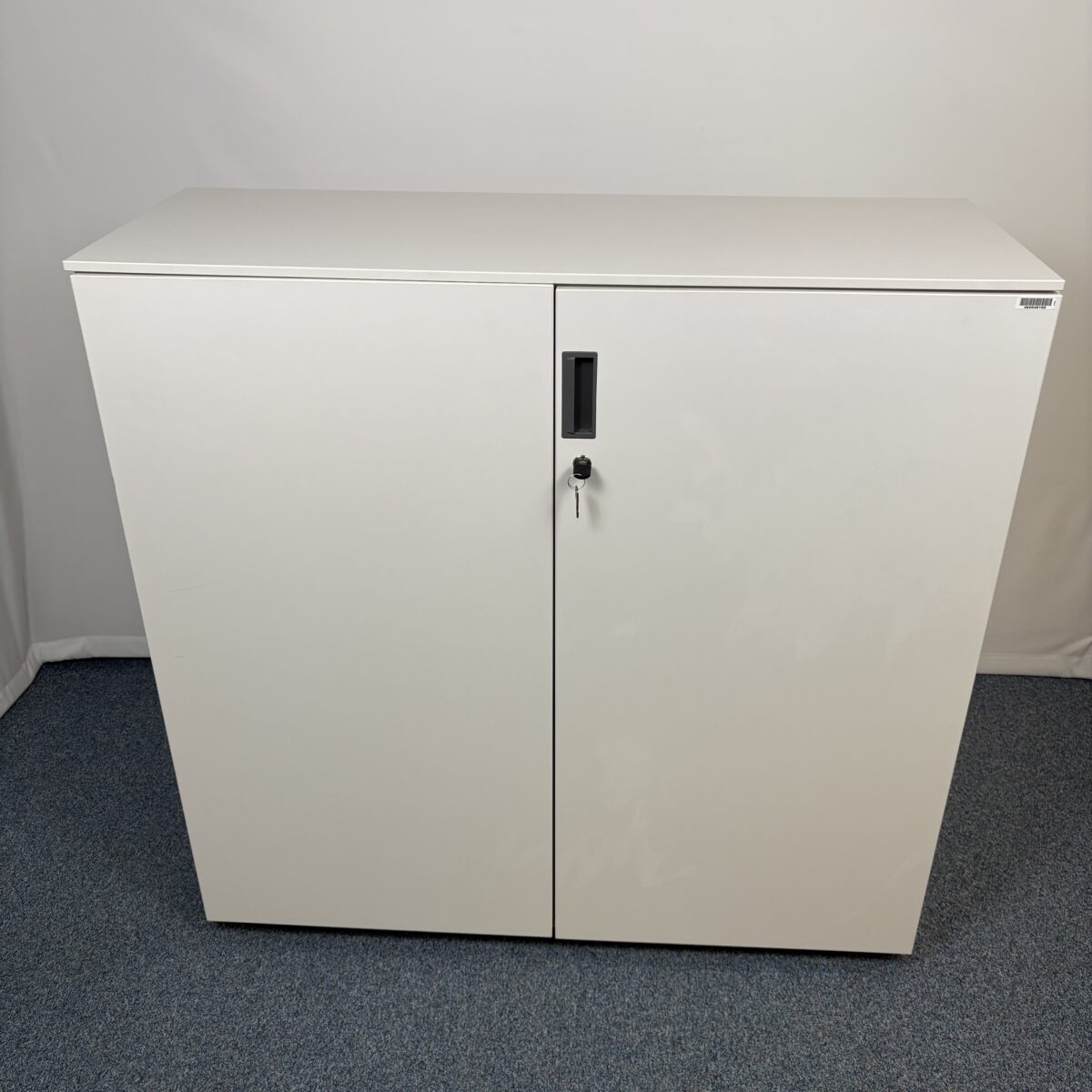 Armoir semi-haute blanche Vitra