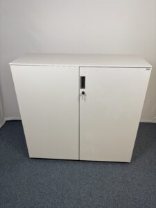 Armoir semi-haute blanche Vitra