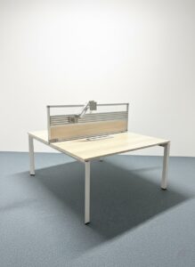 Bench Steelcase en bois avec separation