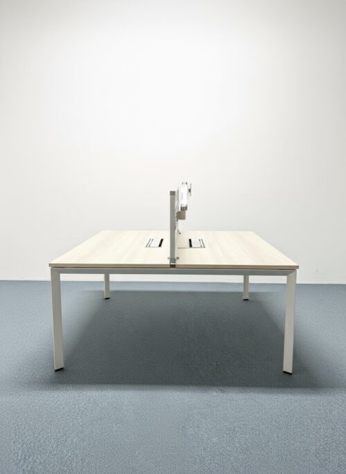 Bench Steelcase en bois avec separation – 1001 Buros