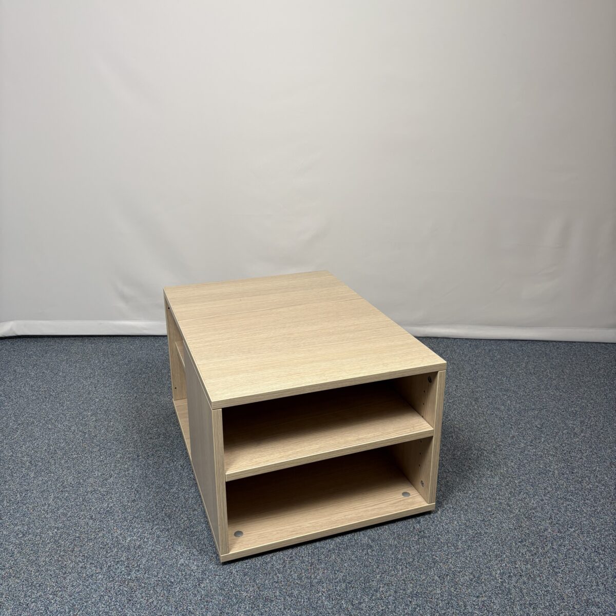 Caisson en bois de chêne à pieds fixes