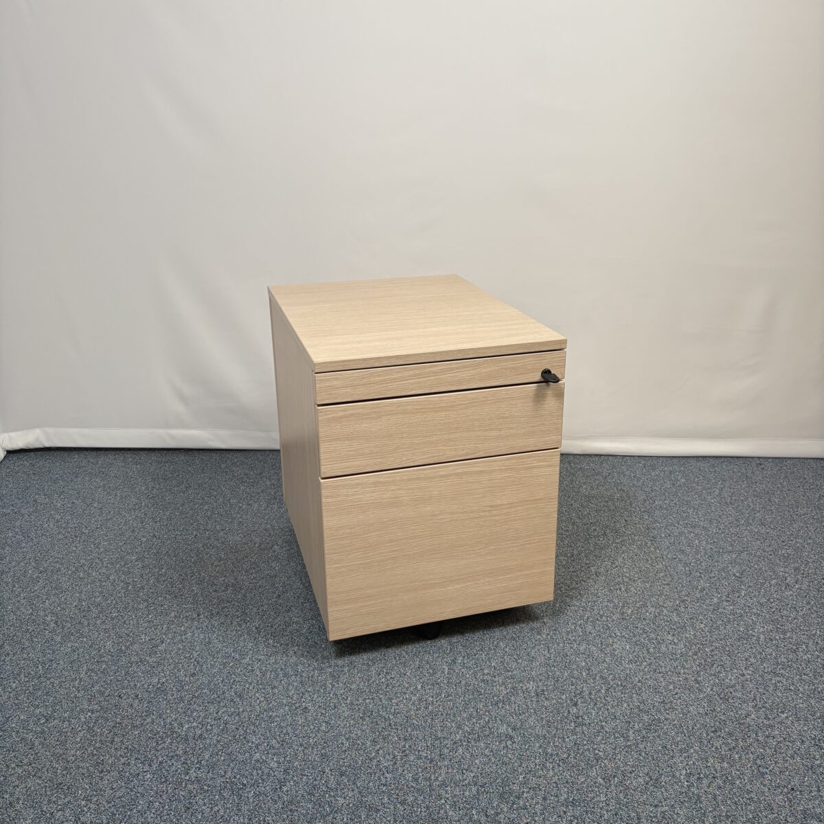 Caisson en chêne élégant mobile à 3 portes