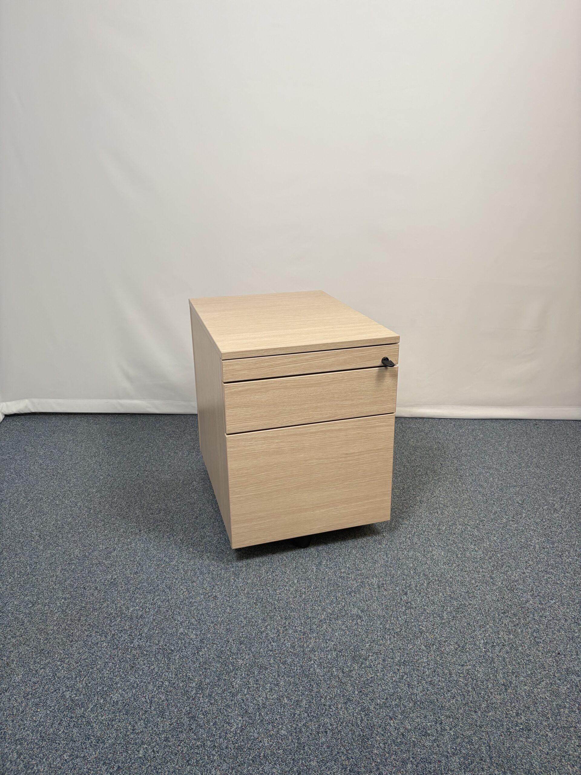 Caisson en chêne élégant mobile à 3 portes