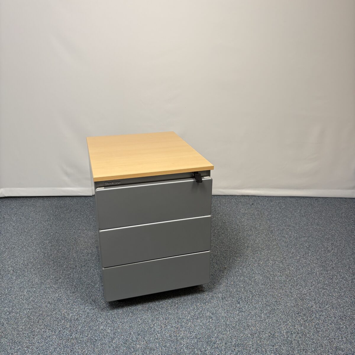 Caisson metallique et bois Steelcase à 3 portes