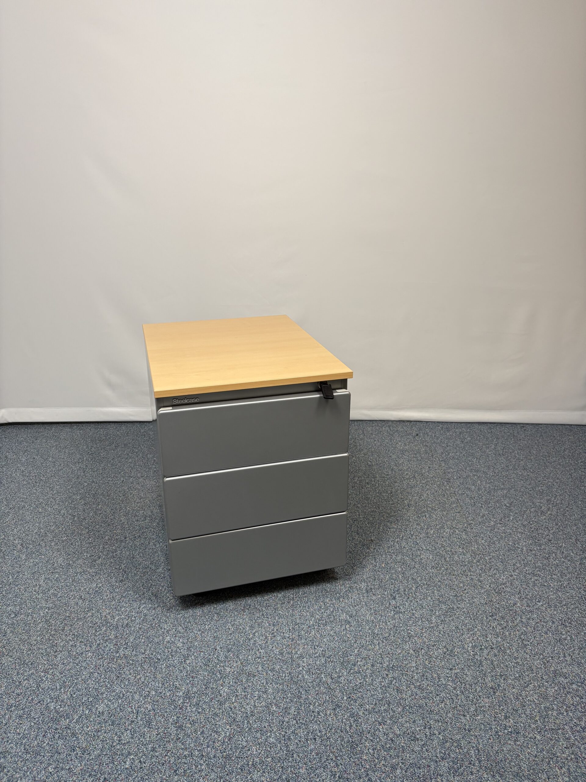 Caisson metallique et bois Steelcase à 3 portes