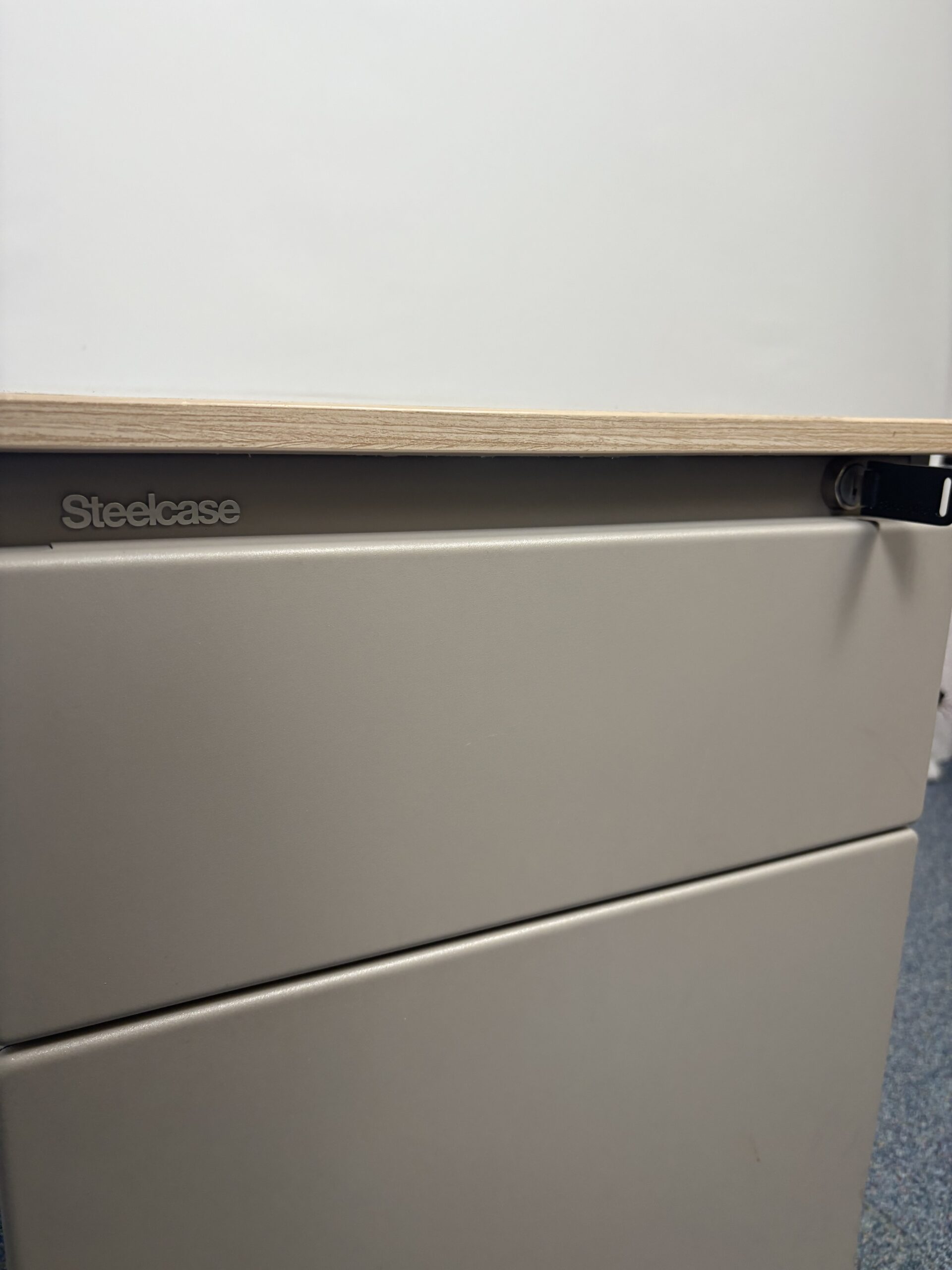caisson-metal-bois-taupe-steelcase-5.jpeg