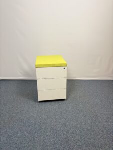 Caisson en métal avec top tissu jaune