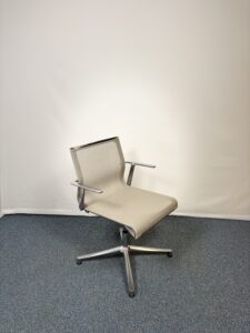 Chaise visiteur ICF en métal avec accoudoirs fixes