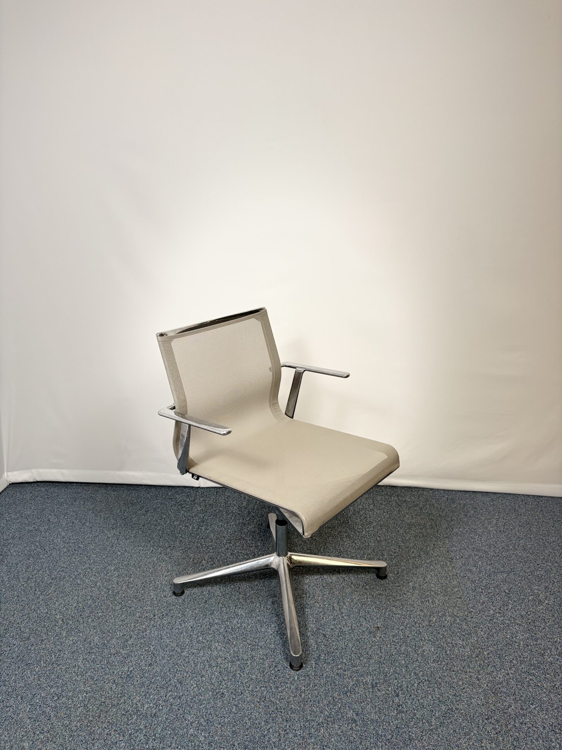 Chaise visiteur ICF en métal avec accoudoirs fixes