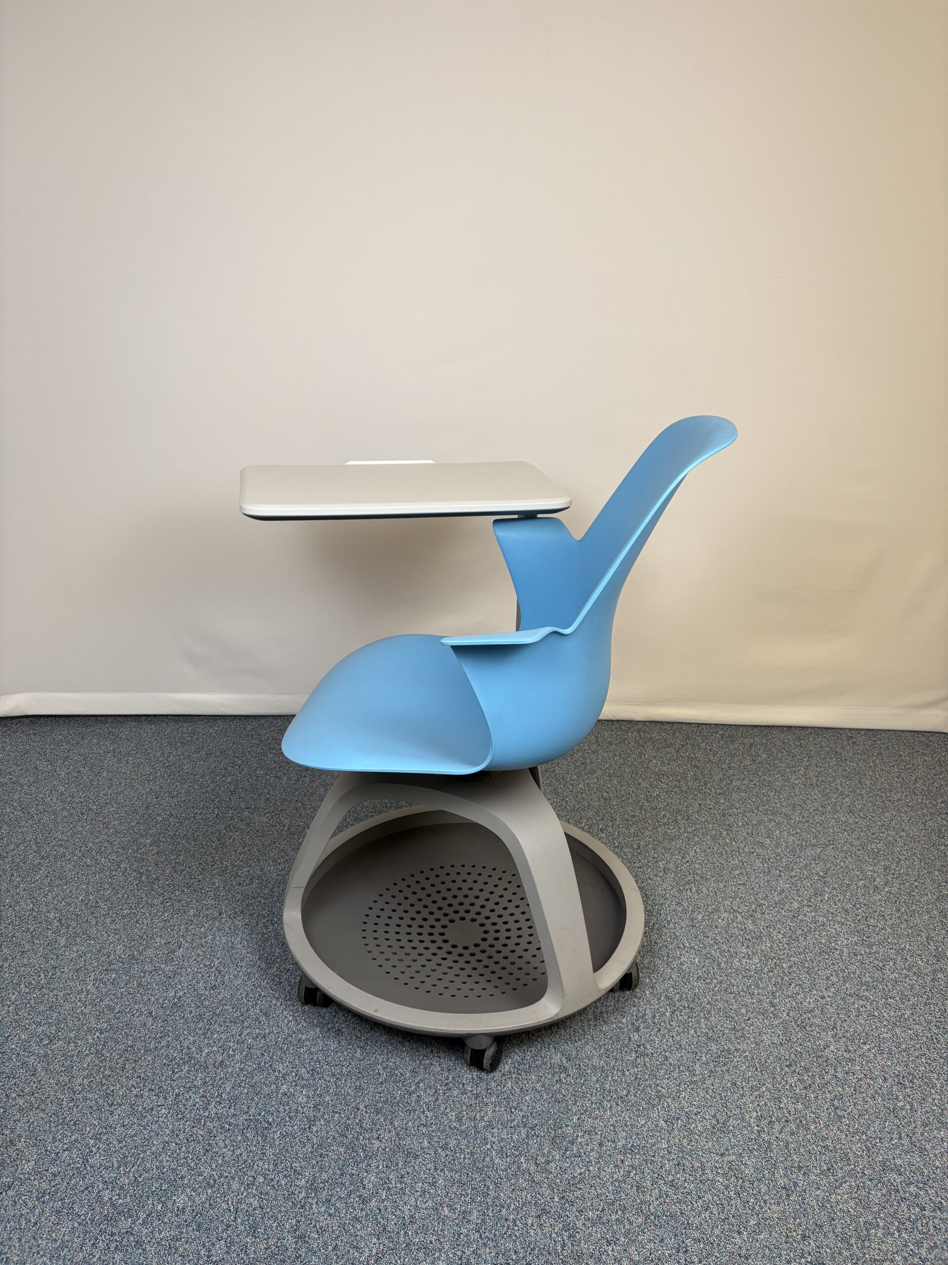chaise-classe-plastique-tablette-bleu-steelcase-5.jpeg
