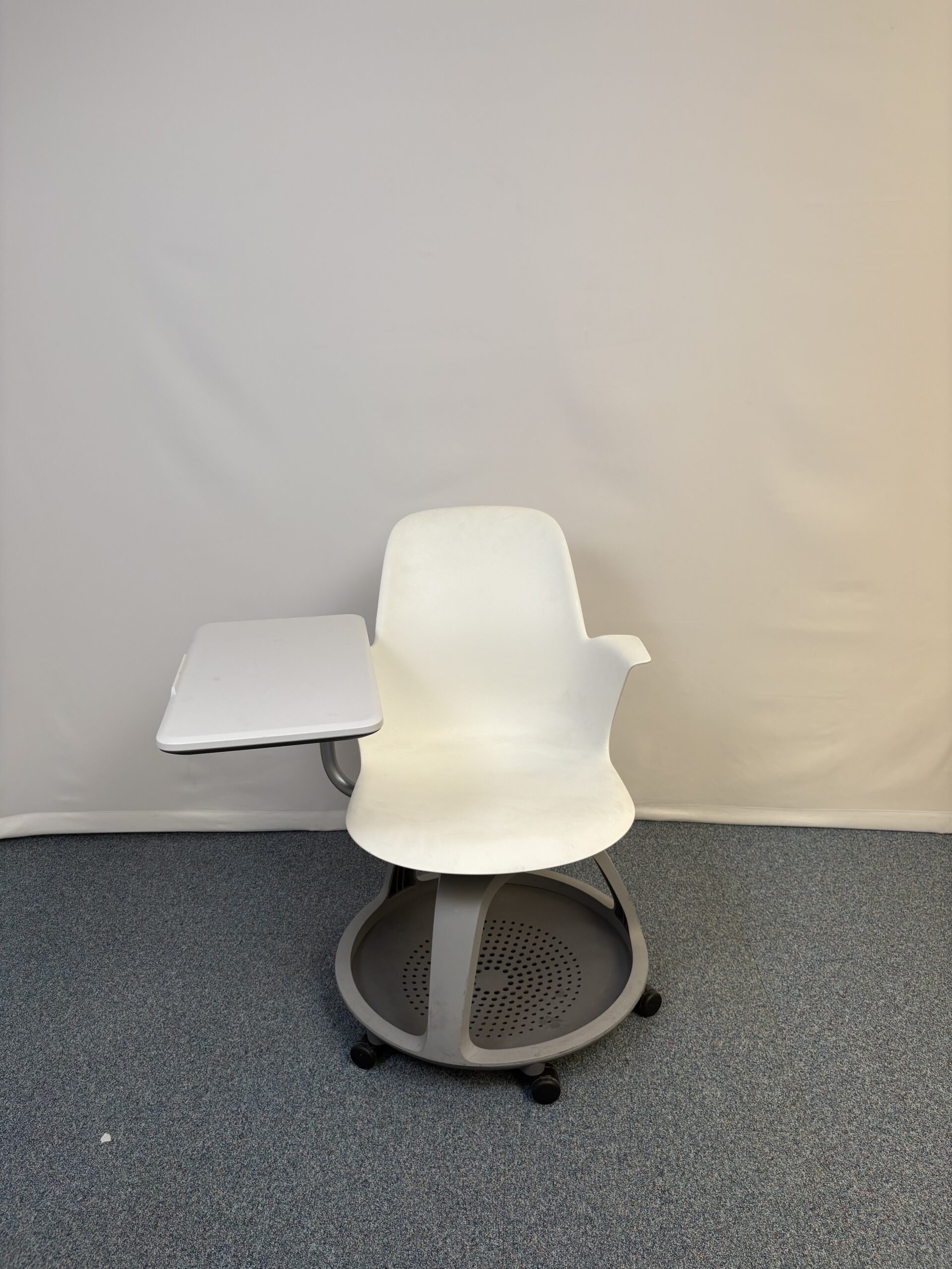 chaise-classe-plastique-tablette-steelcase-6.jpeg