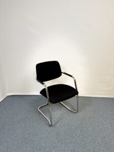 Chaise de réunion noire en métal et tissu moderne