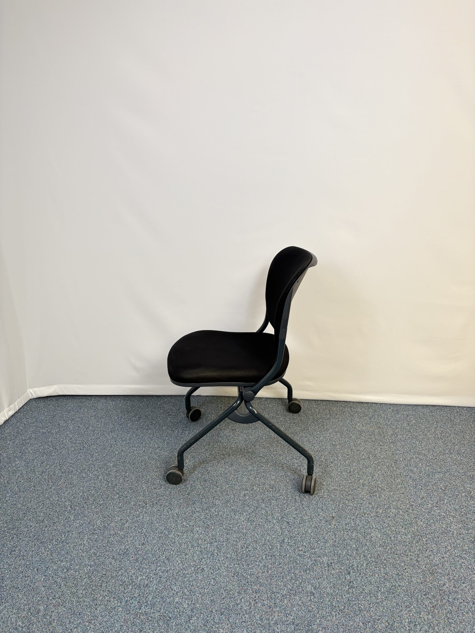 chaise-reunion-metal-tissu-tricycleoffice-4.jpeg