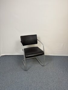 Chaise de réunion élégante en cuir noir