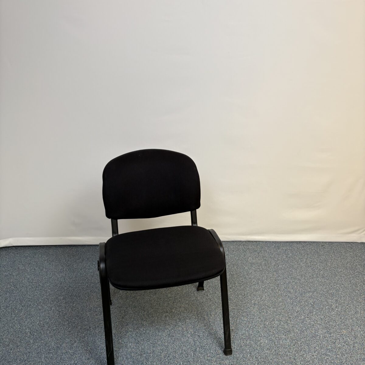 Siège de réunion noir sobre et pratique