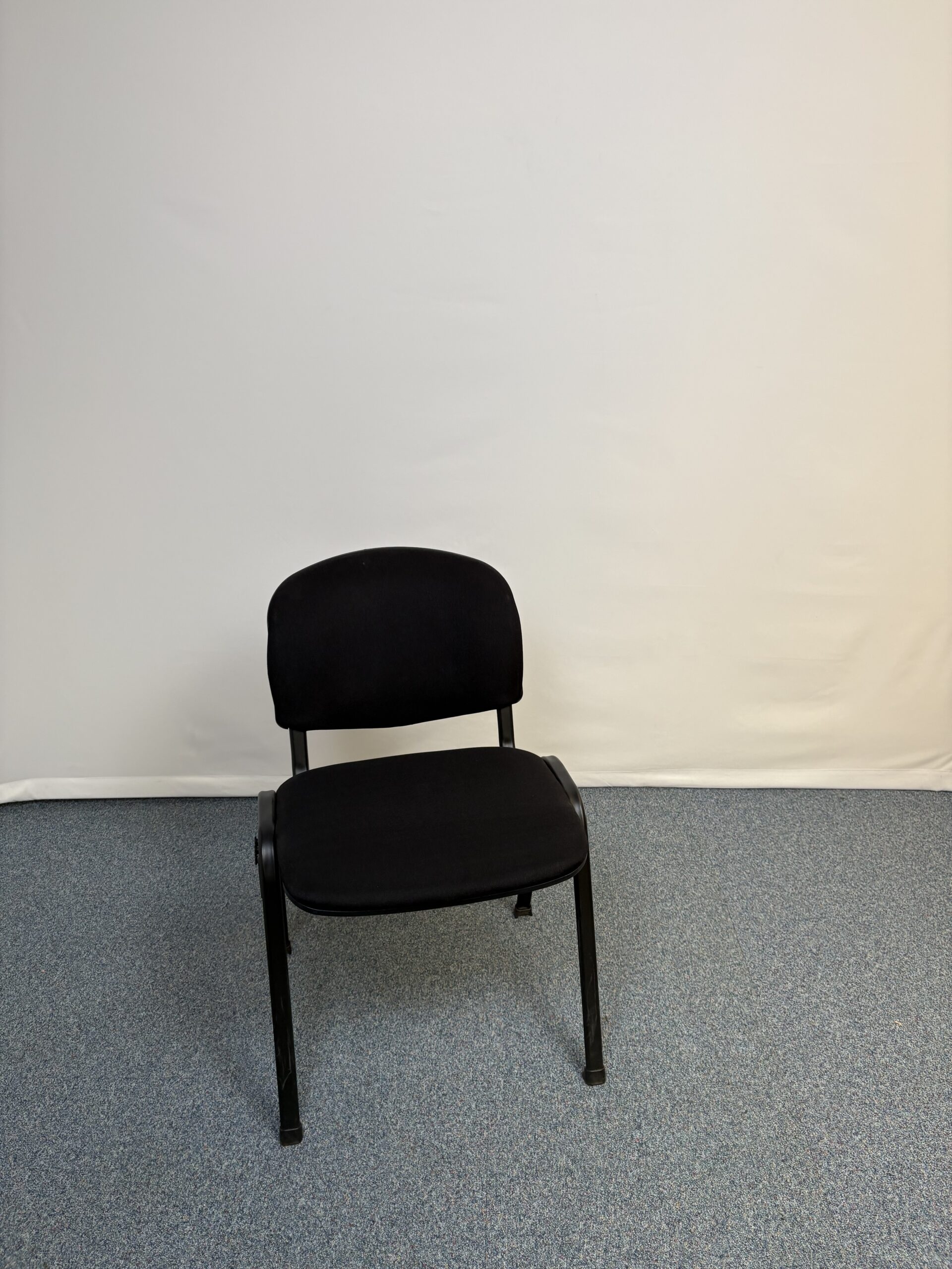 Siège de réunion noir sobre et pratique