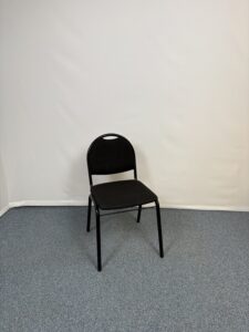 Siège visiteur en métal et tissu noir élégant