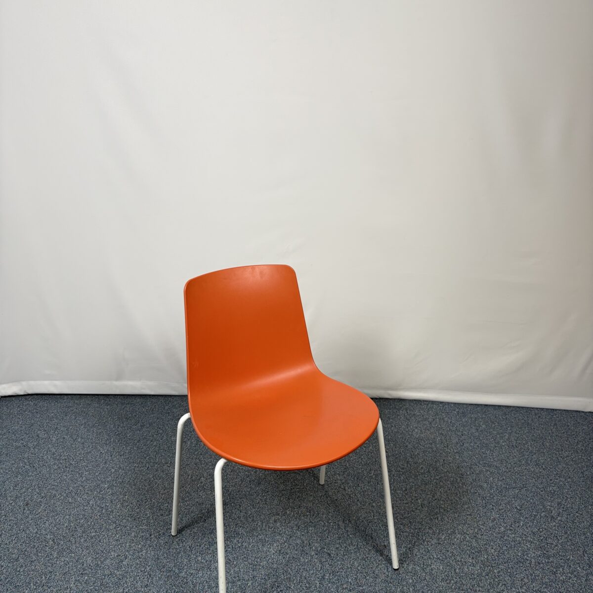 Chaises visiteur design au style moderne et épuré