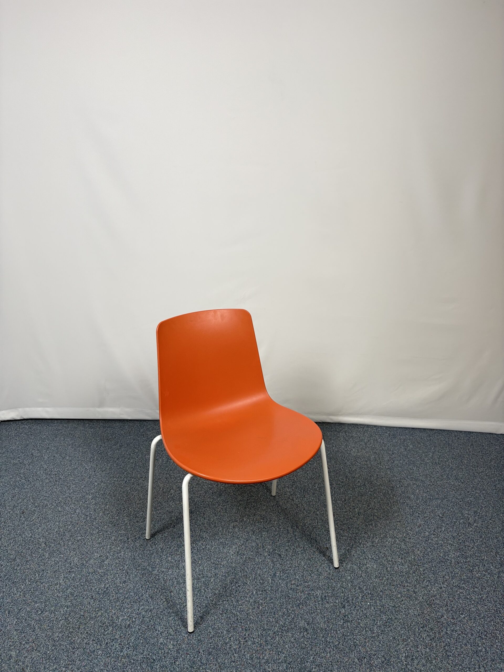 Chaises visiteur design au style moderne et épuré