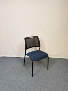 Chaise d'acceuil Majencia bleue élégante