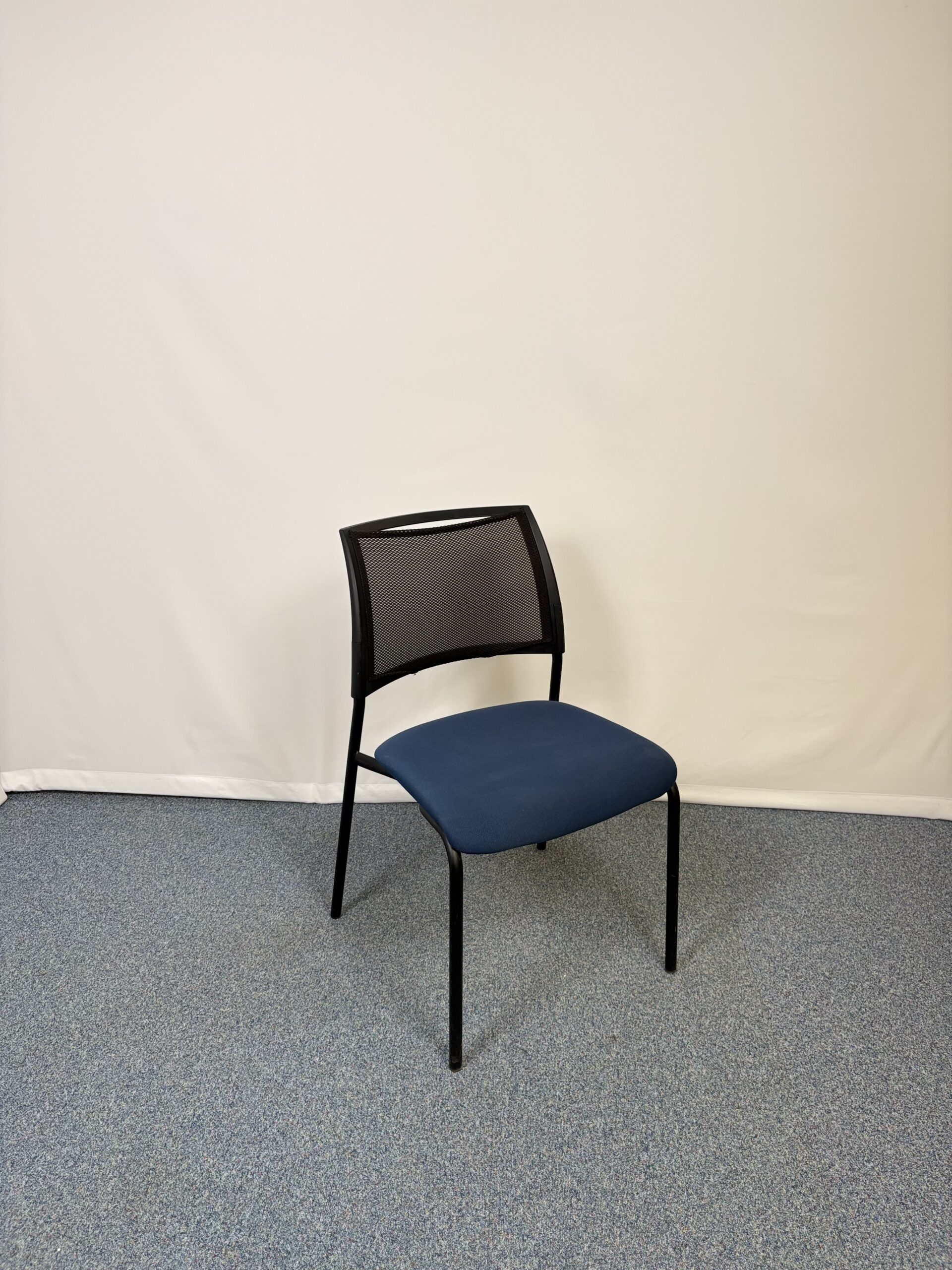 Chaise d'acceuil Majencia bleue élégante