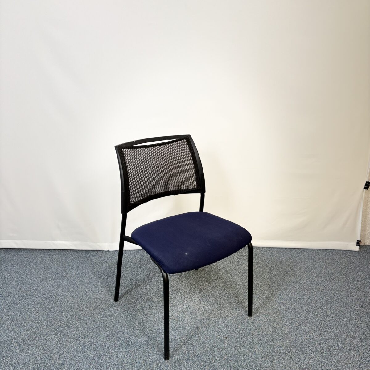 Chaise d'acceuil Majencia bleue élégante