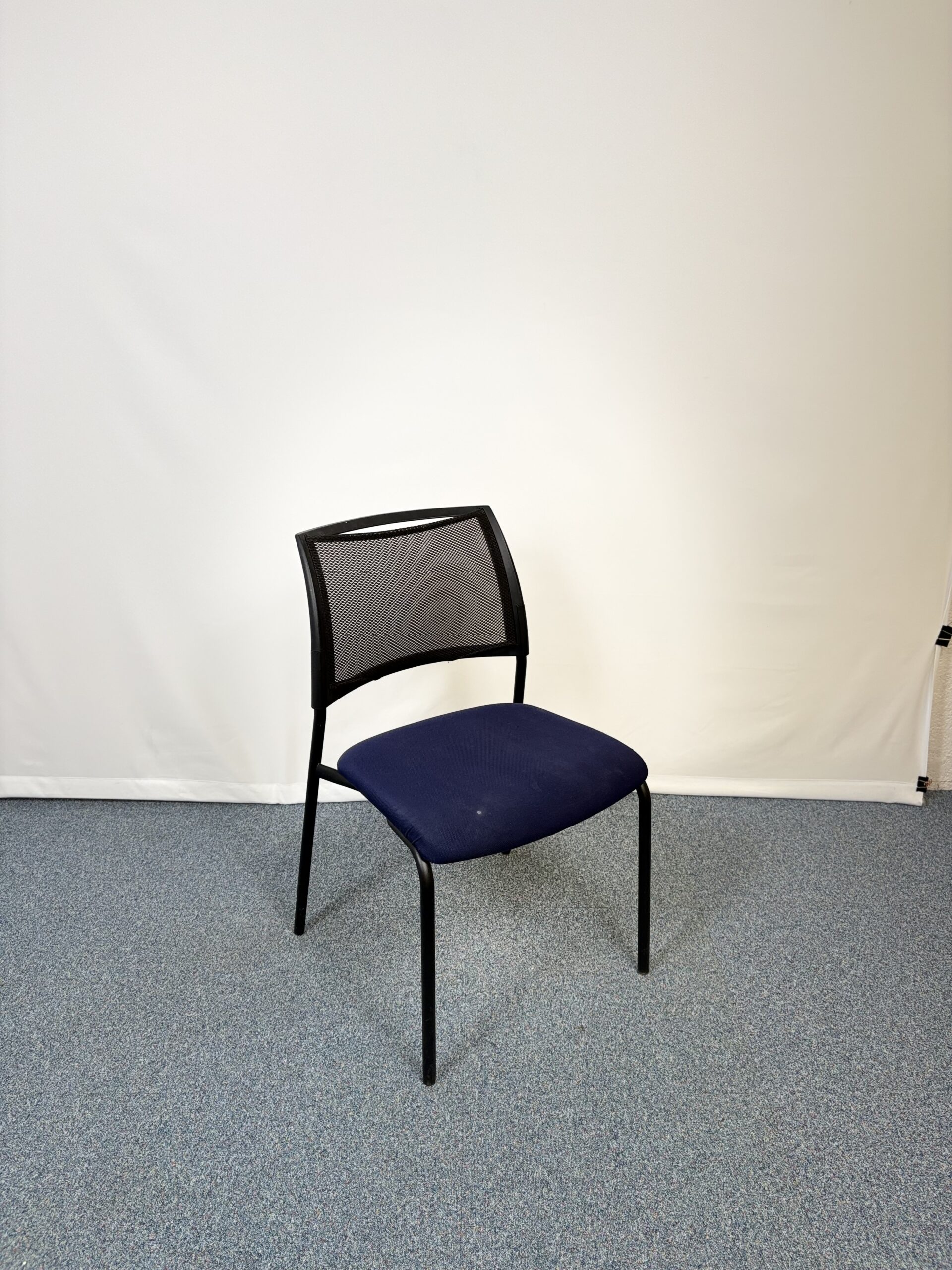 Chaise d'acceuil Majencia bleue élégante