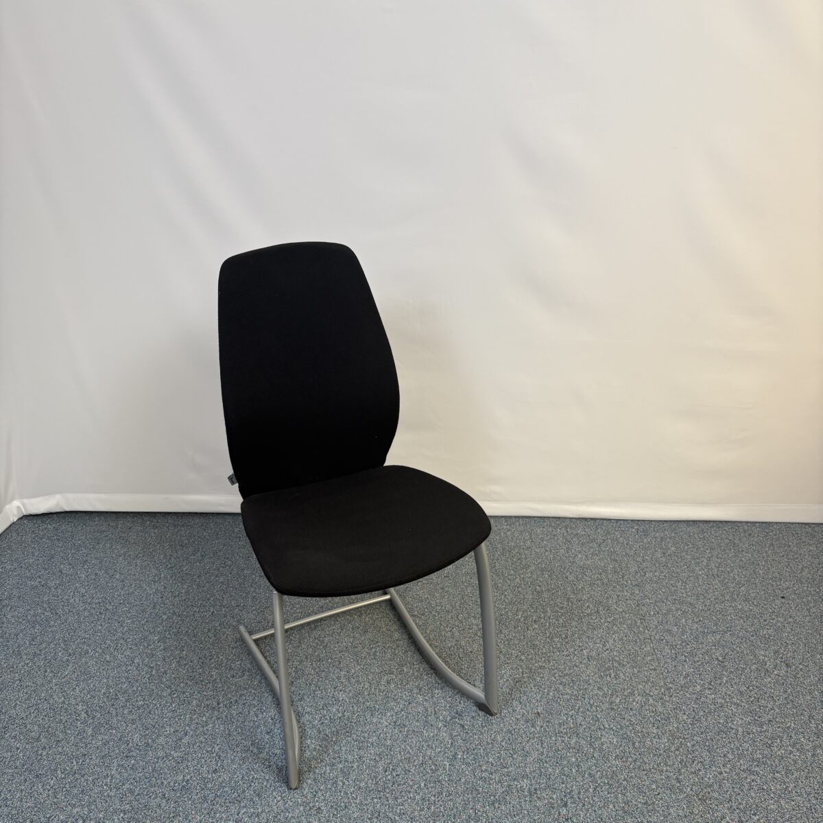 Siège de réunion Kinnarps Plus Chair 376 noir sans accoudoirs