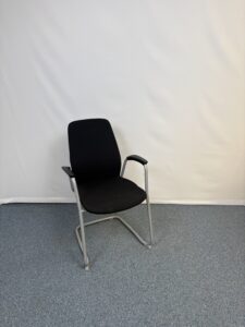 Siège de réunion Kinnarps Plus Chair 376 noir