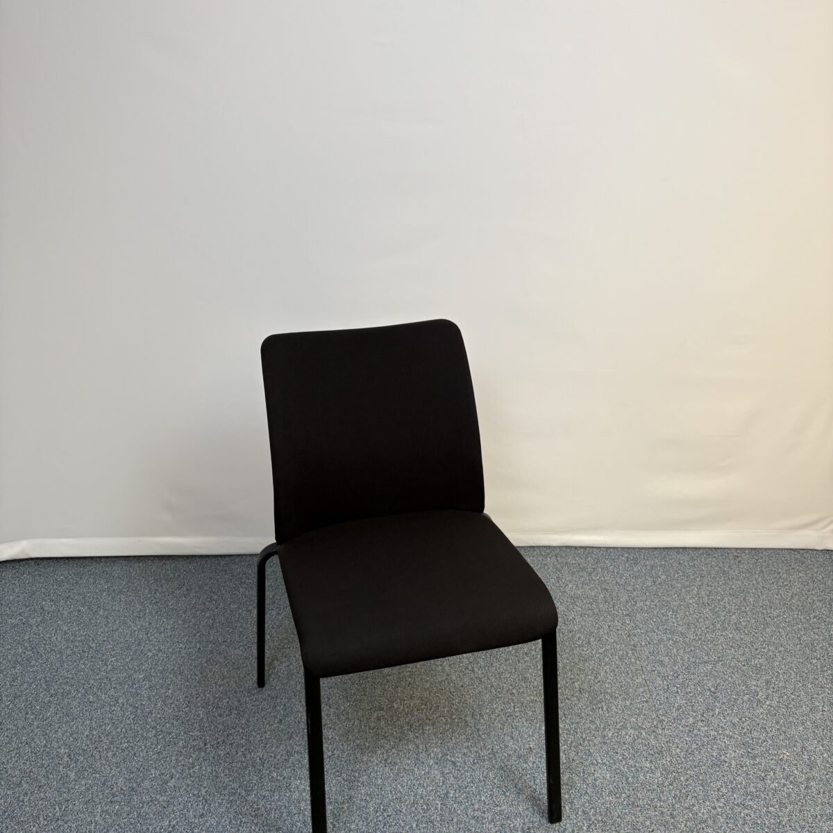 Chaise de réunion Steelcase noir en plastique et tissu