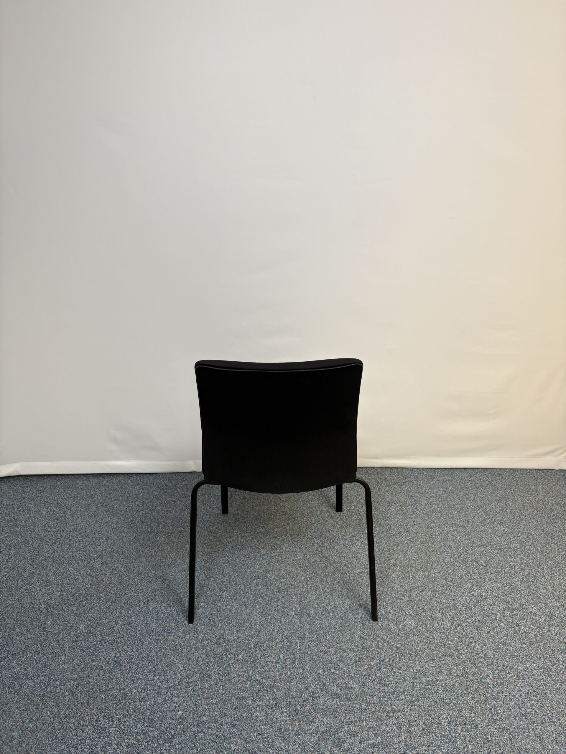 chaise-visiteur-plastique-tissu-noir-steelcase-noir-3.jpeg