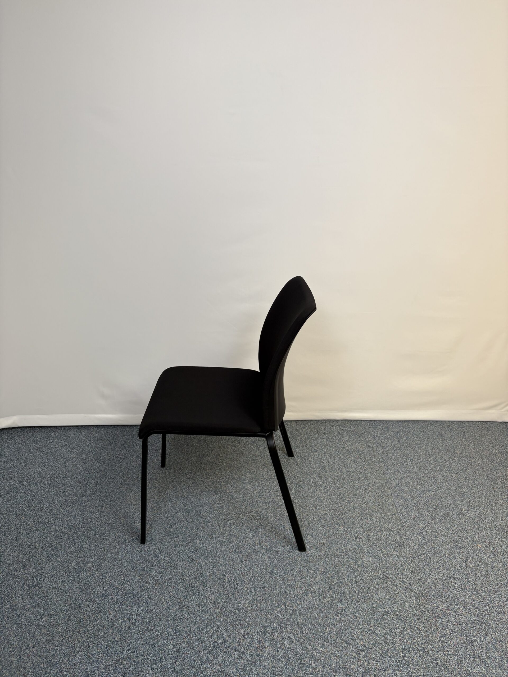 chaise-visiteur-plastique-tissu-noir-steelcase-noir-4.jpeg