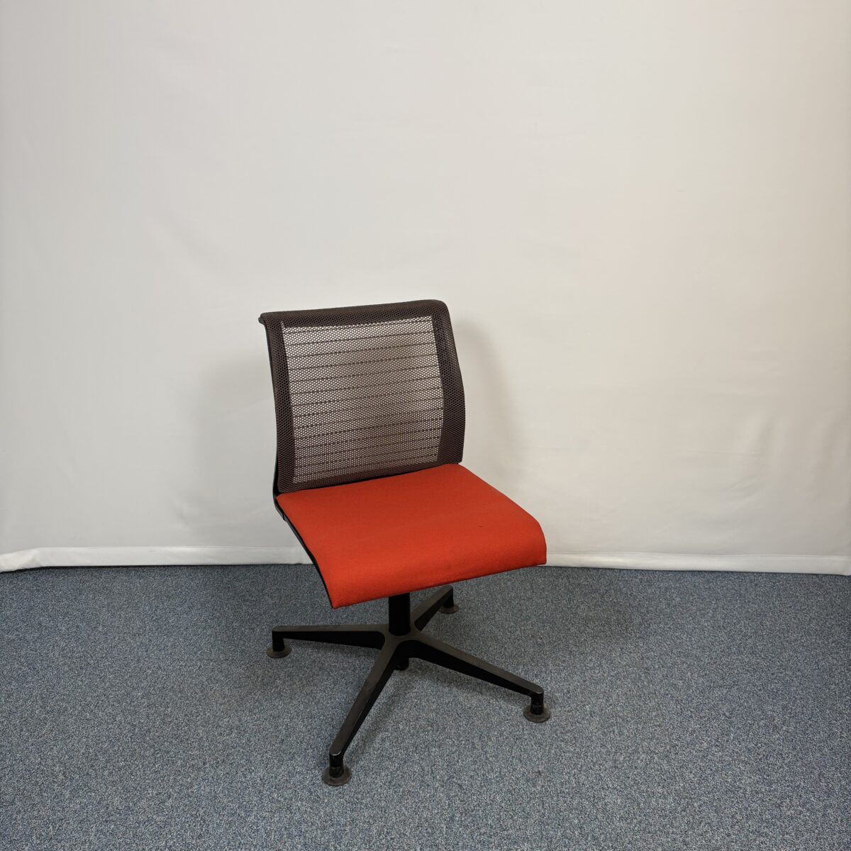 Fauteuil de réunion Steelcase Think orange