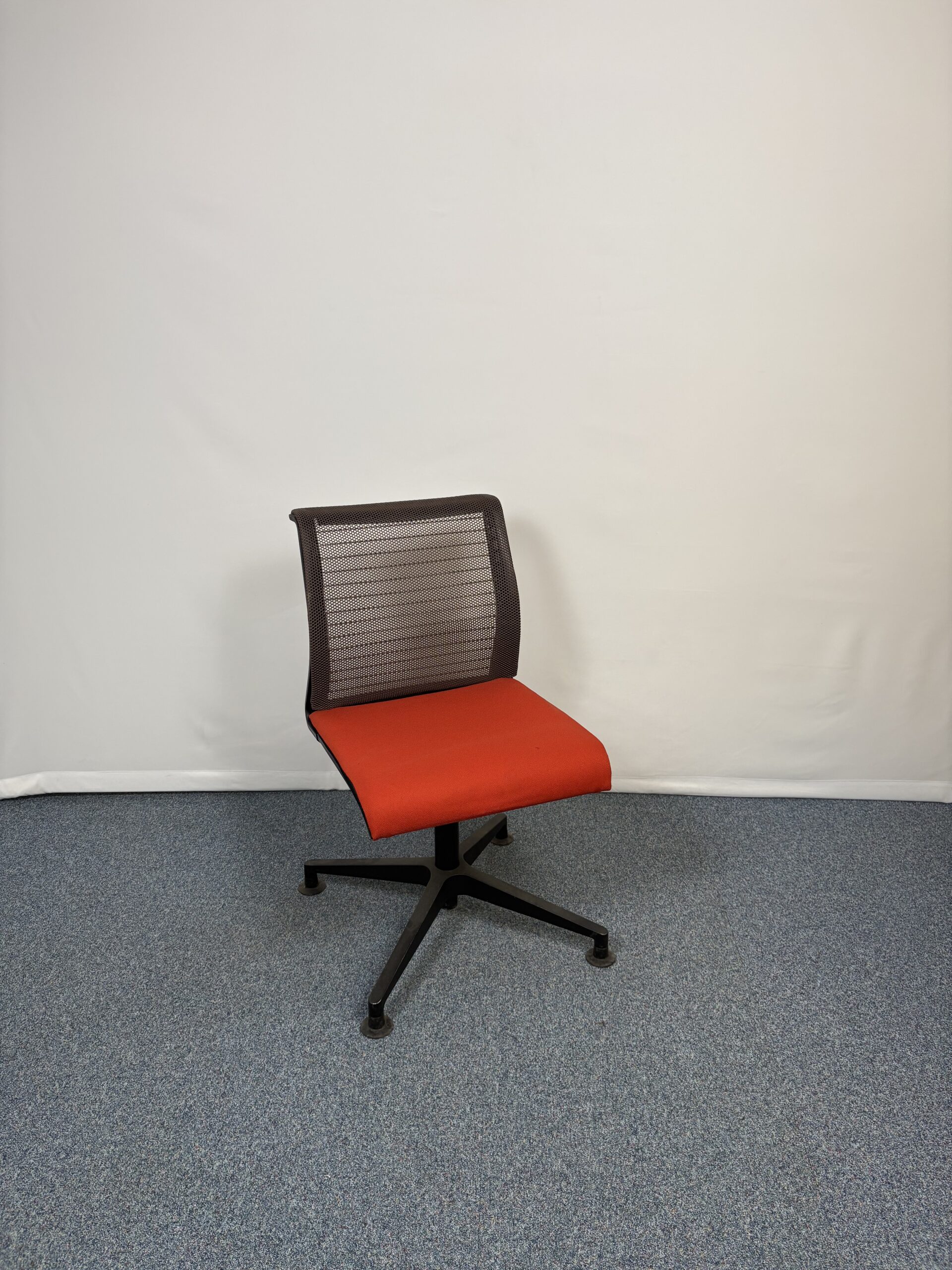 Fauteuil de réunion Steelcase Think orange