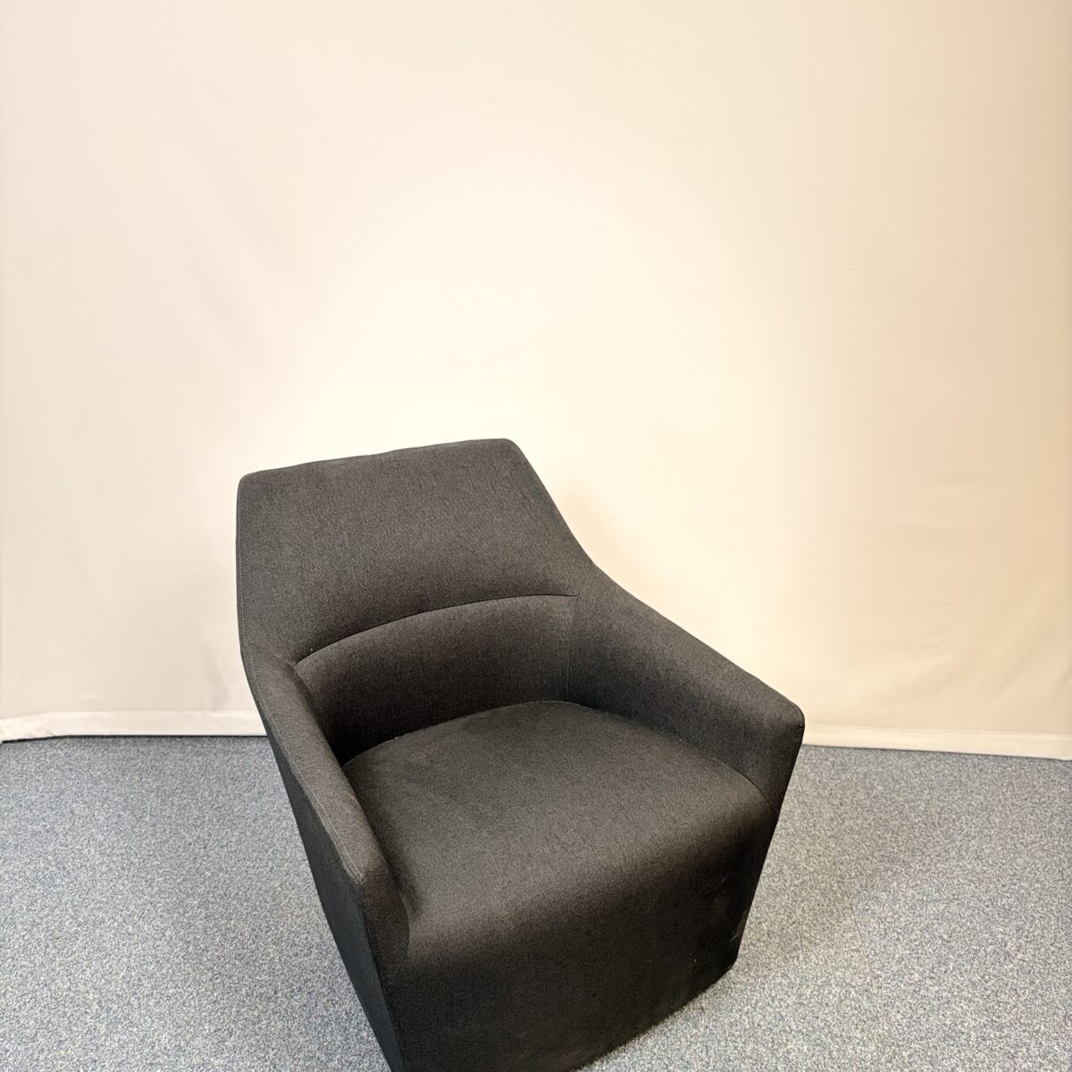 Pouf d’accueil noir élégant