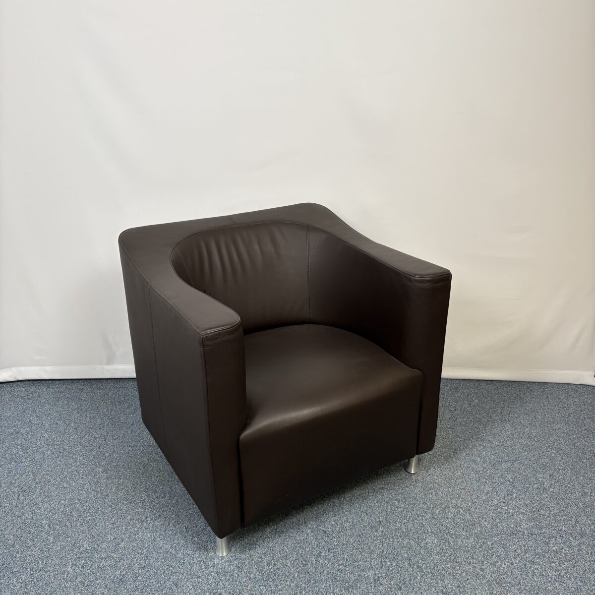 Fauteuil d’accueil cuir marron