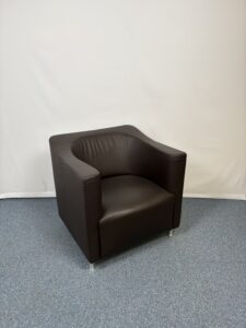 Fauteuil d’accueil cuir marron