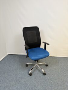 Siège de bureau bleu et noir avec assise confortable