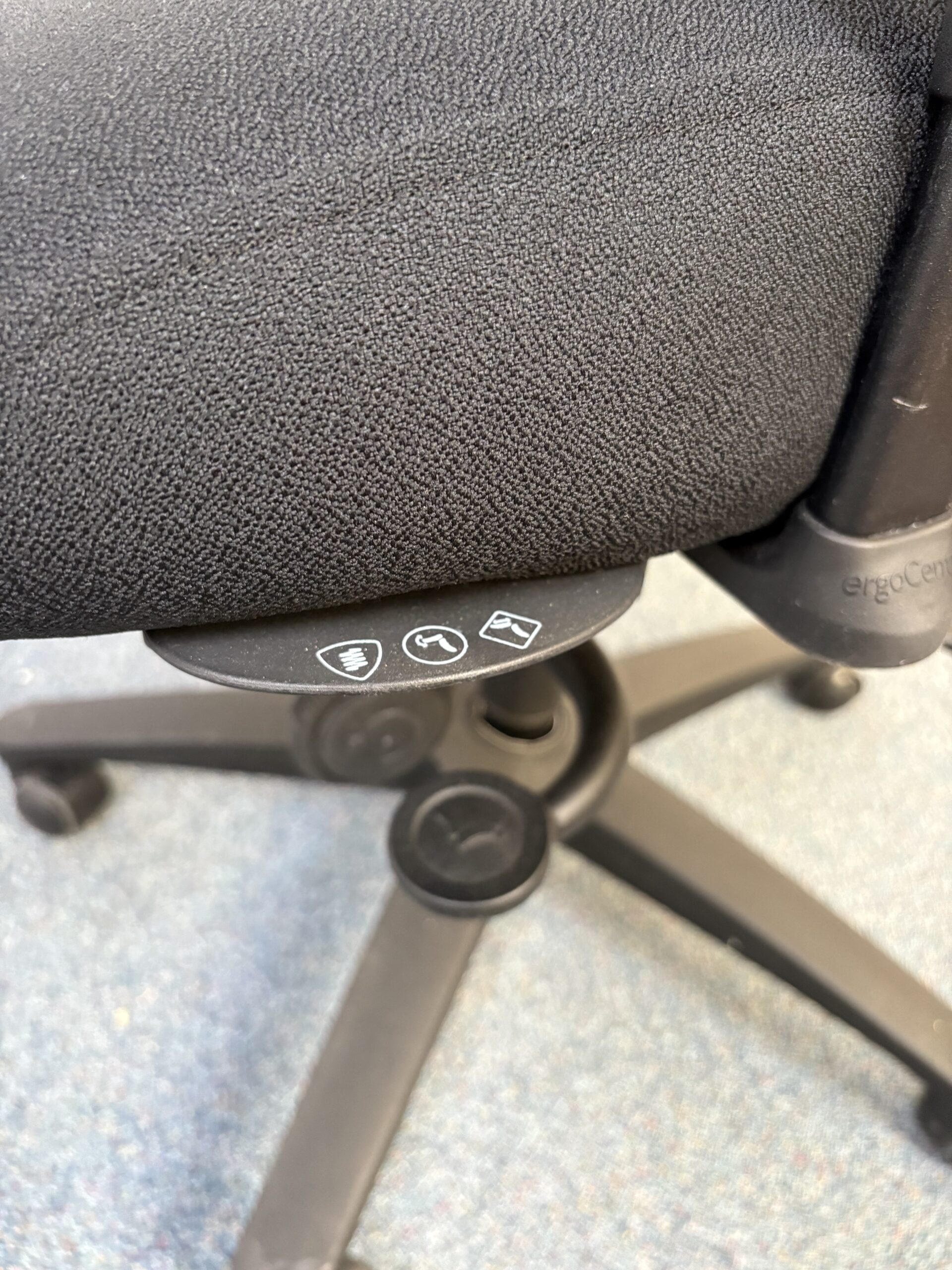 fauteuil-collaborateur-plastique-tissu-ergocentric-8.jpeg