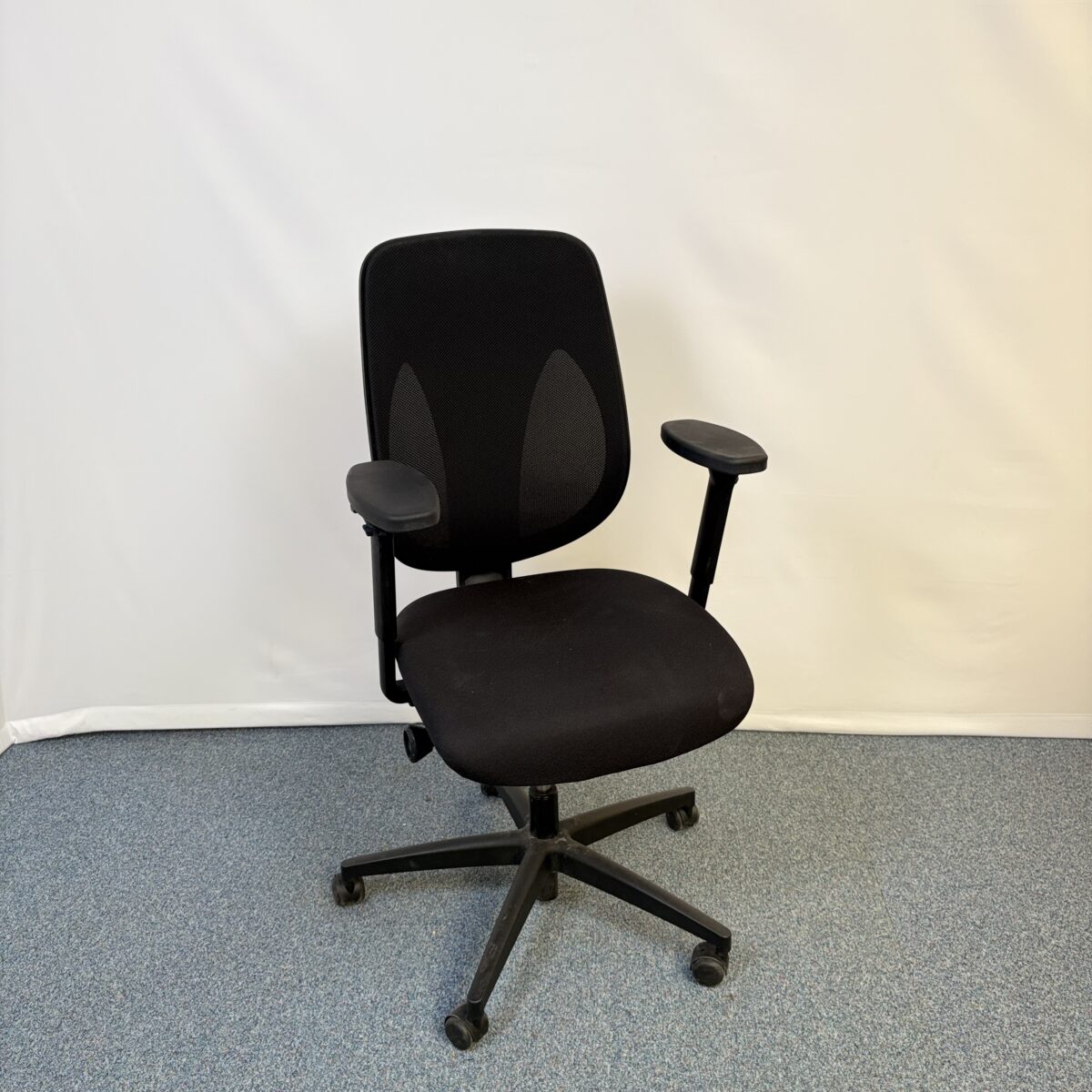 Fauteuil collaborateur professionnel et confortable noir