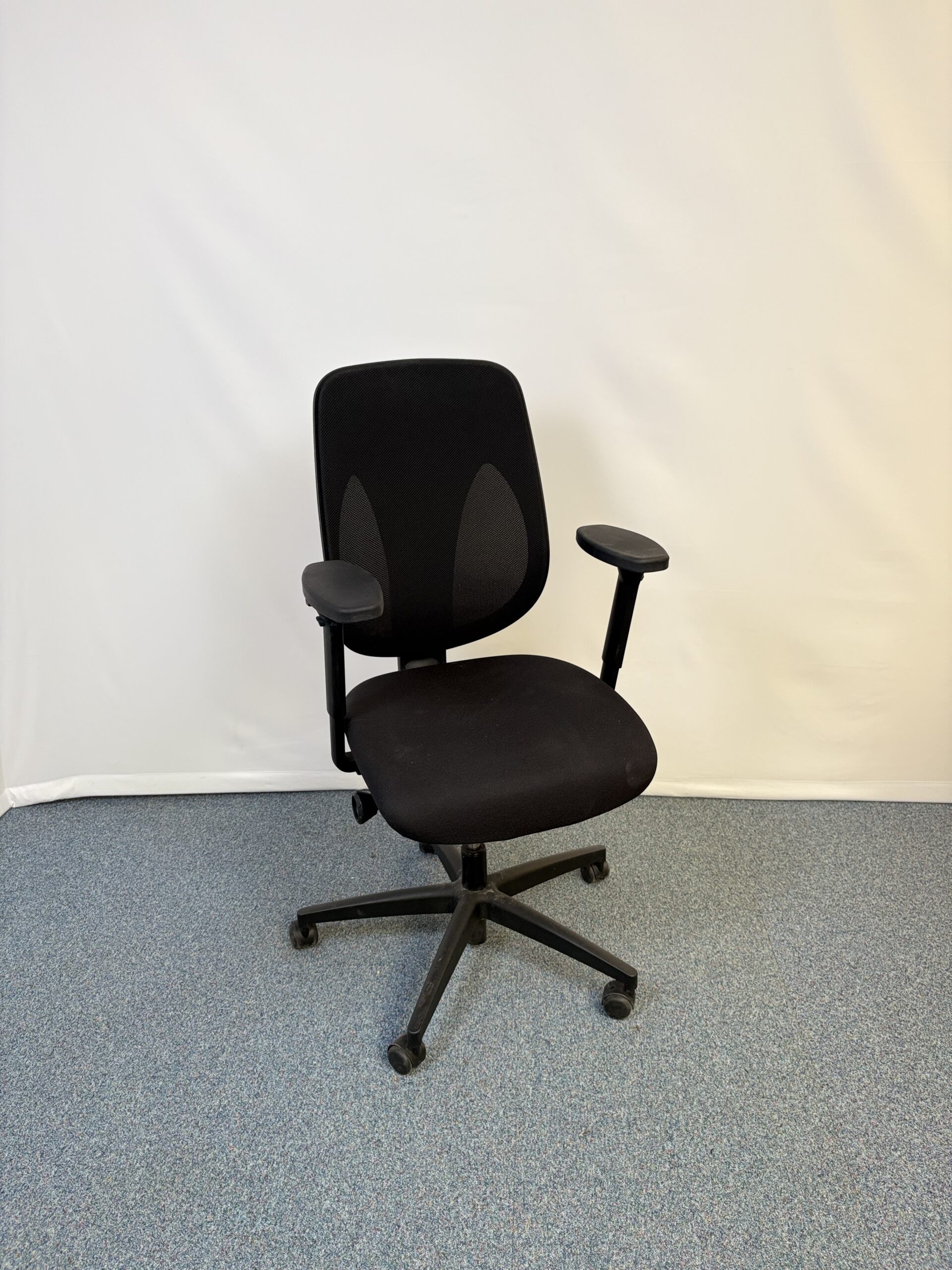 Fauteuil collaborateur professionnel et confortable noir