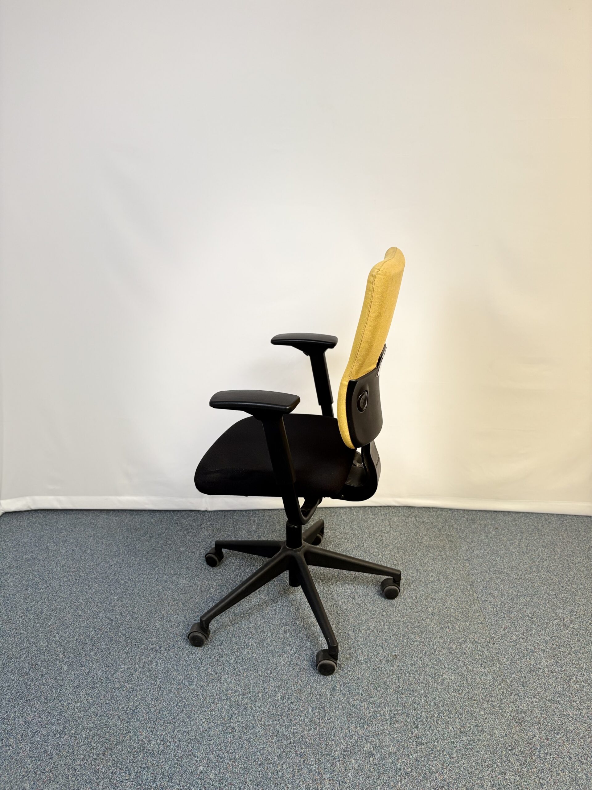 fauteuil-collaborateur-plastique-tissu-jaune-steelcase-4.jpeg
