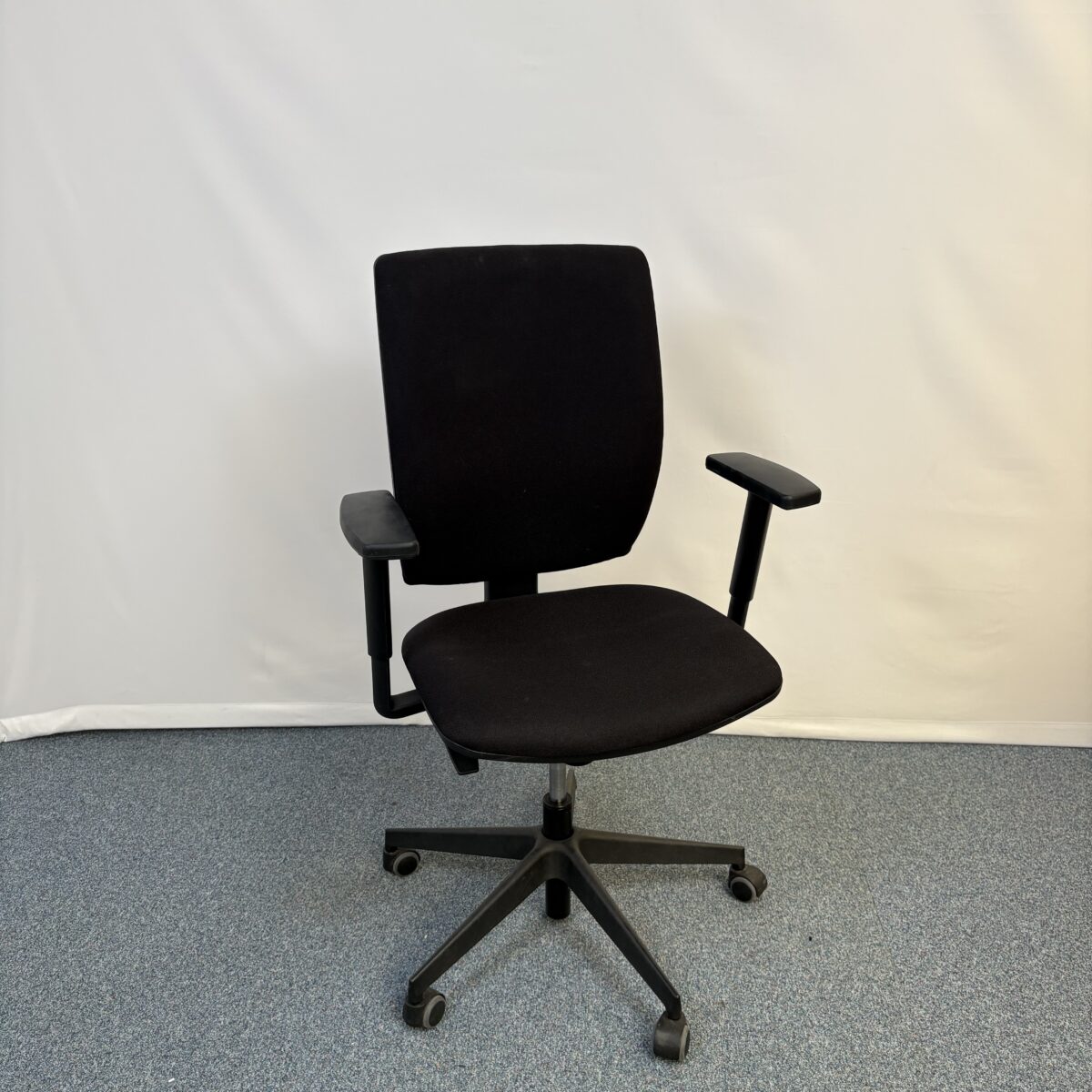 Fauteuil de collaborateur moderne noir