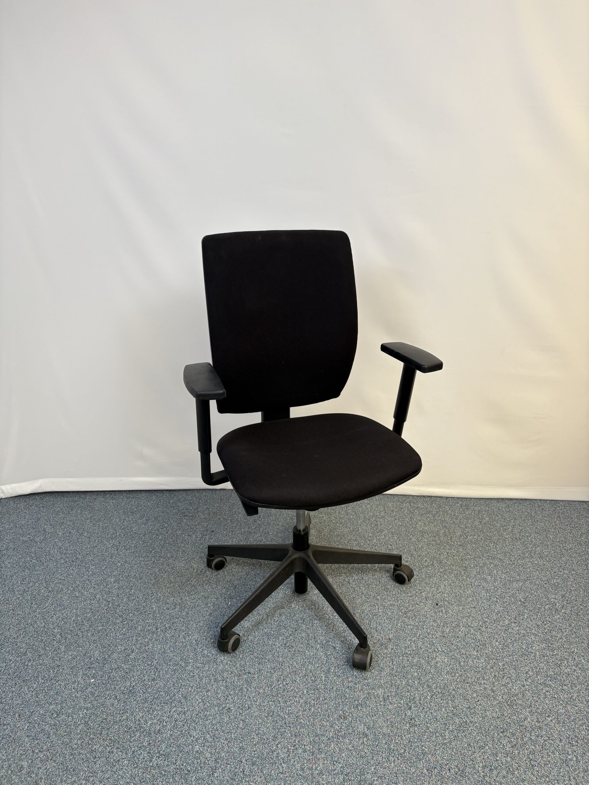 Fauteuil de collaborateur moderne noir