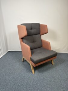 Fauteuil en tissu rembouré
