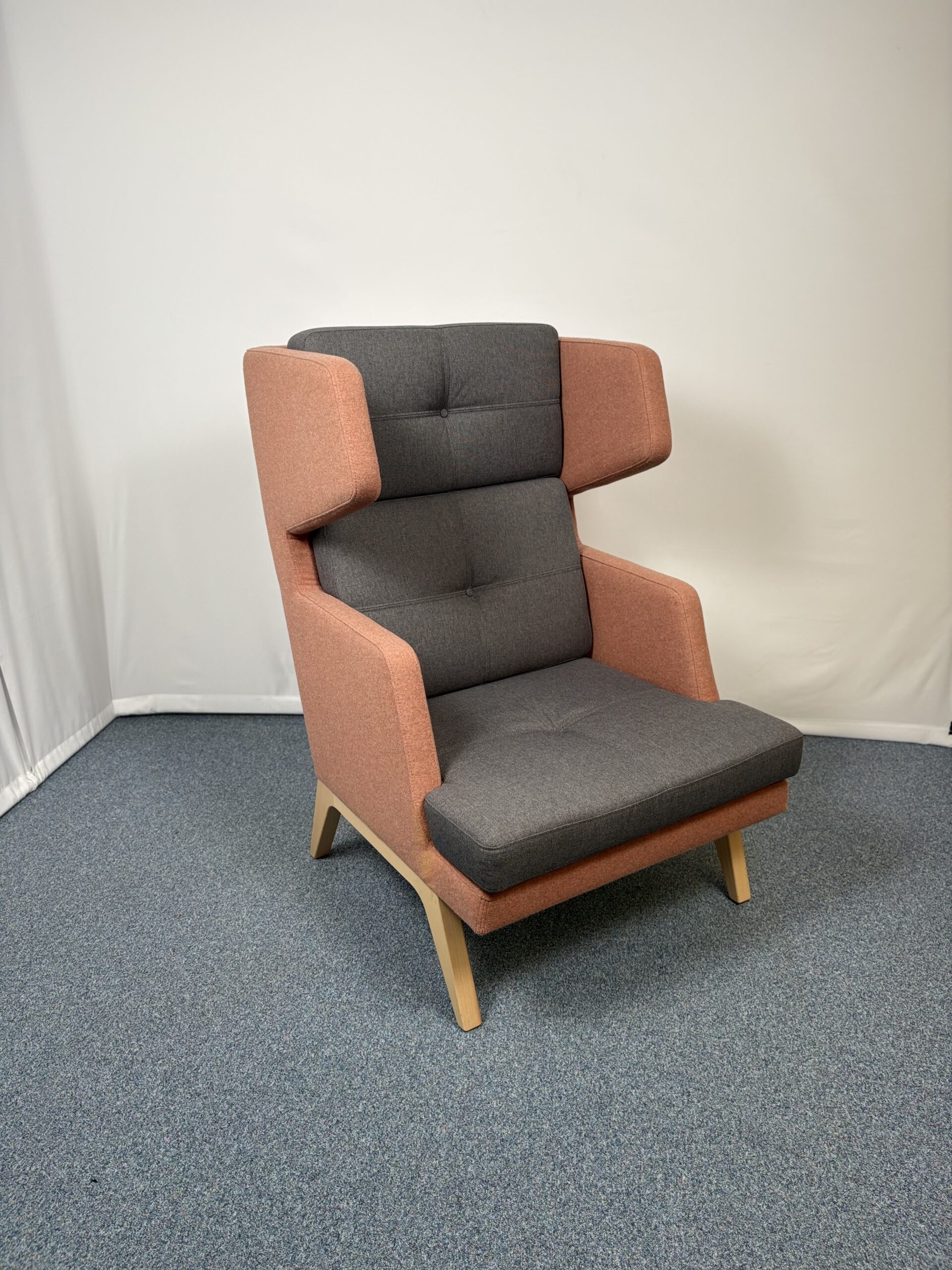 Fauteuil en tissu rembouré