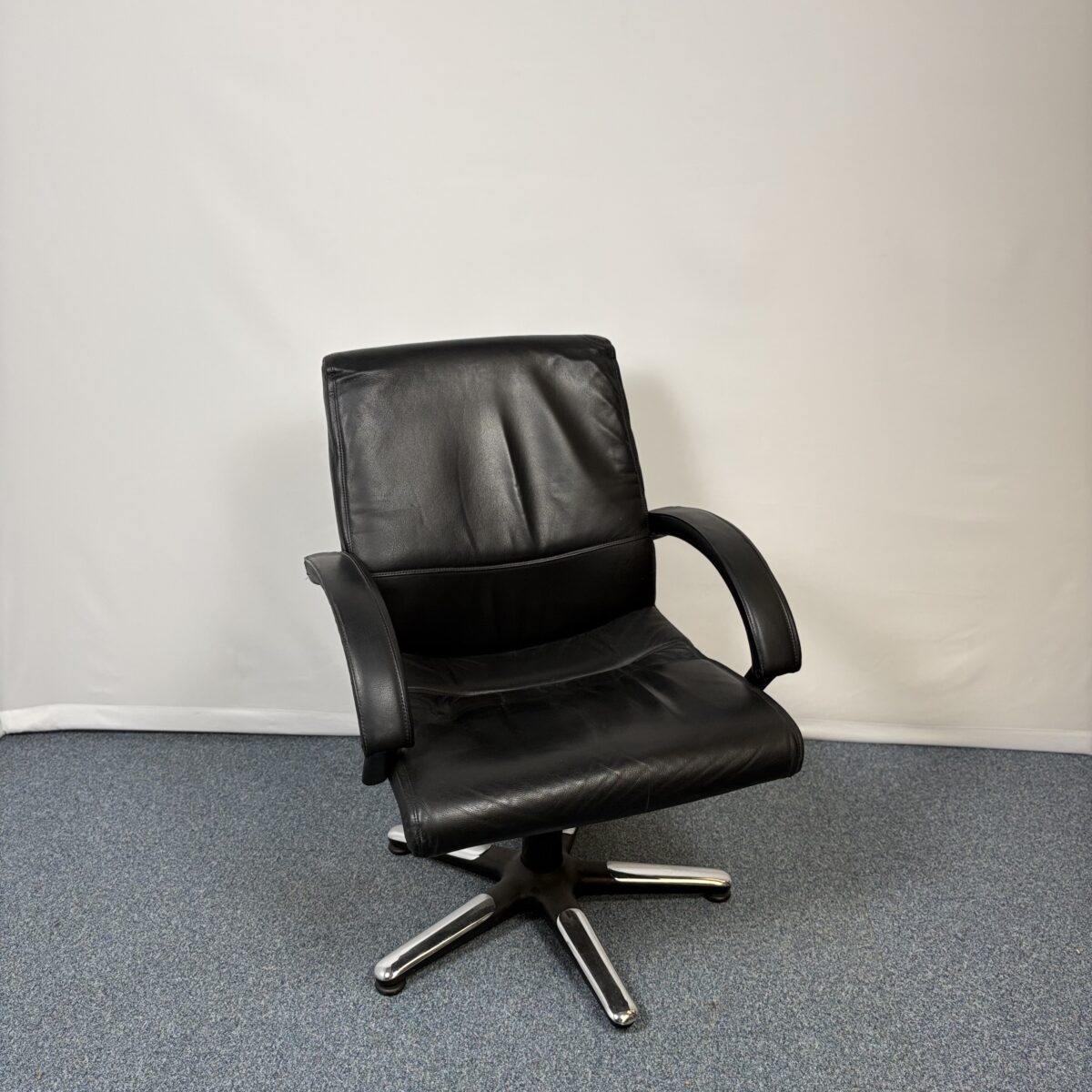 Fauteuil de direction en cuir premium et m?tal