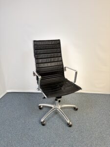 Fauteuil de direction design en cuir noir