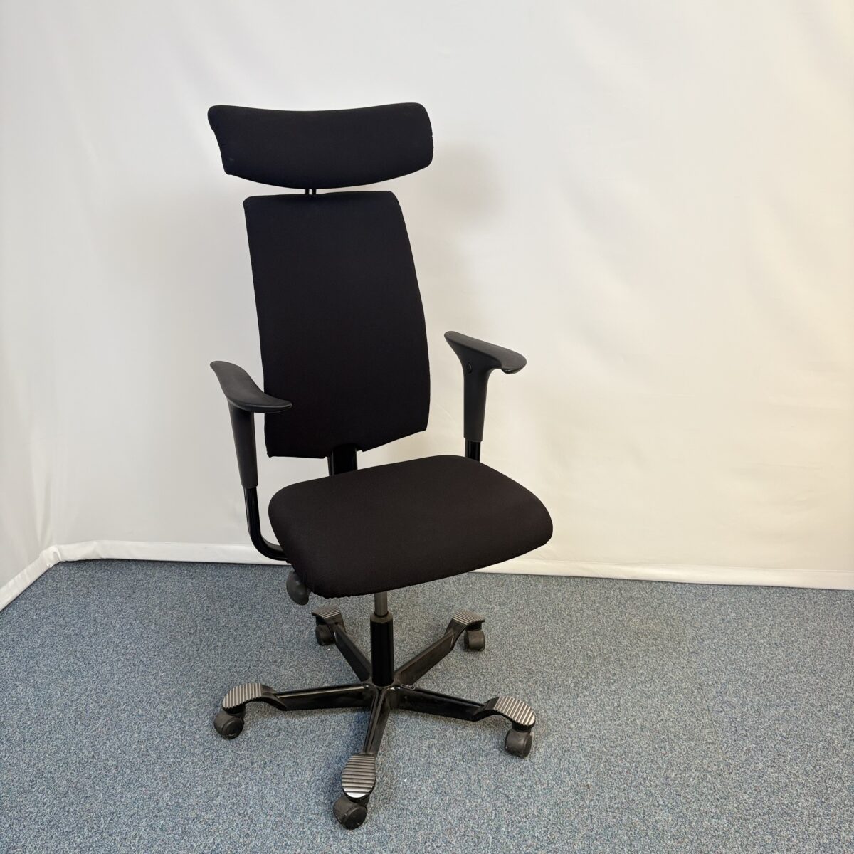 Fauteuil de direction design noir avec tetière