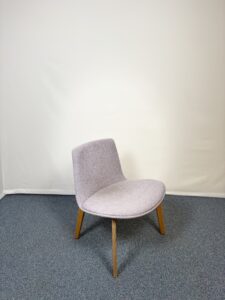 Lounge en tissu et bois